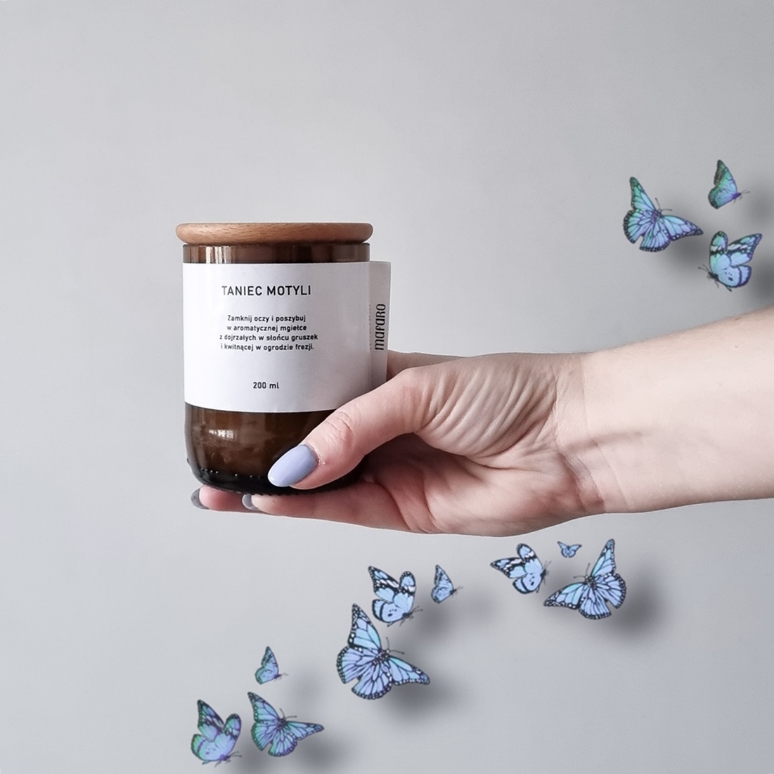 Naturalna 艣wieca sojowa o zapachu gruszek i frezji Taniec Motyli