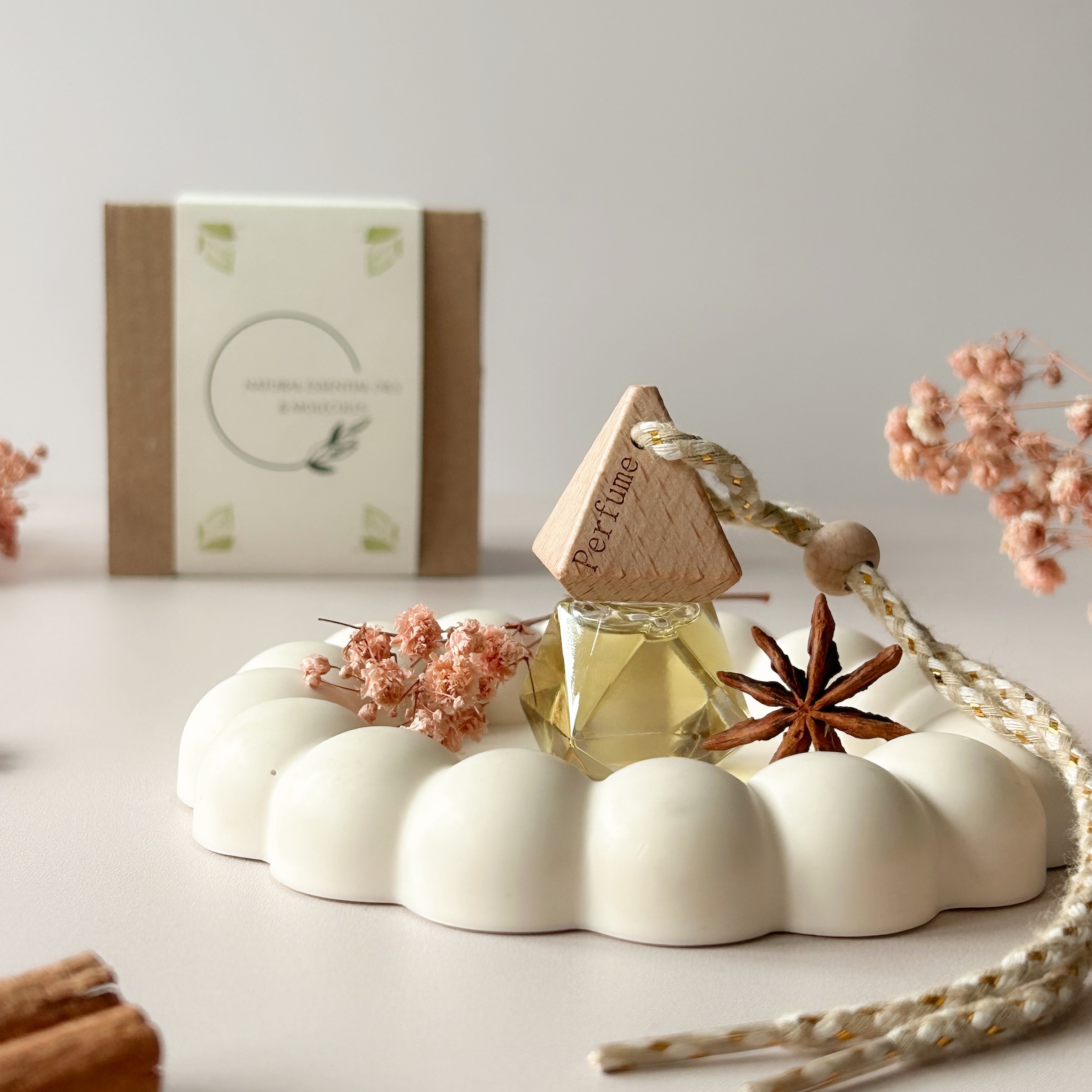 Naturalny zapach drzewa sanda艂owego i bia艂ych kwiat贸w Majesty - obrazek 2