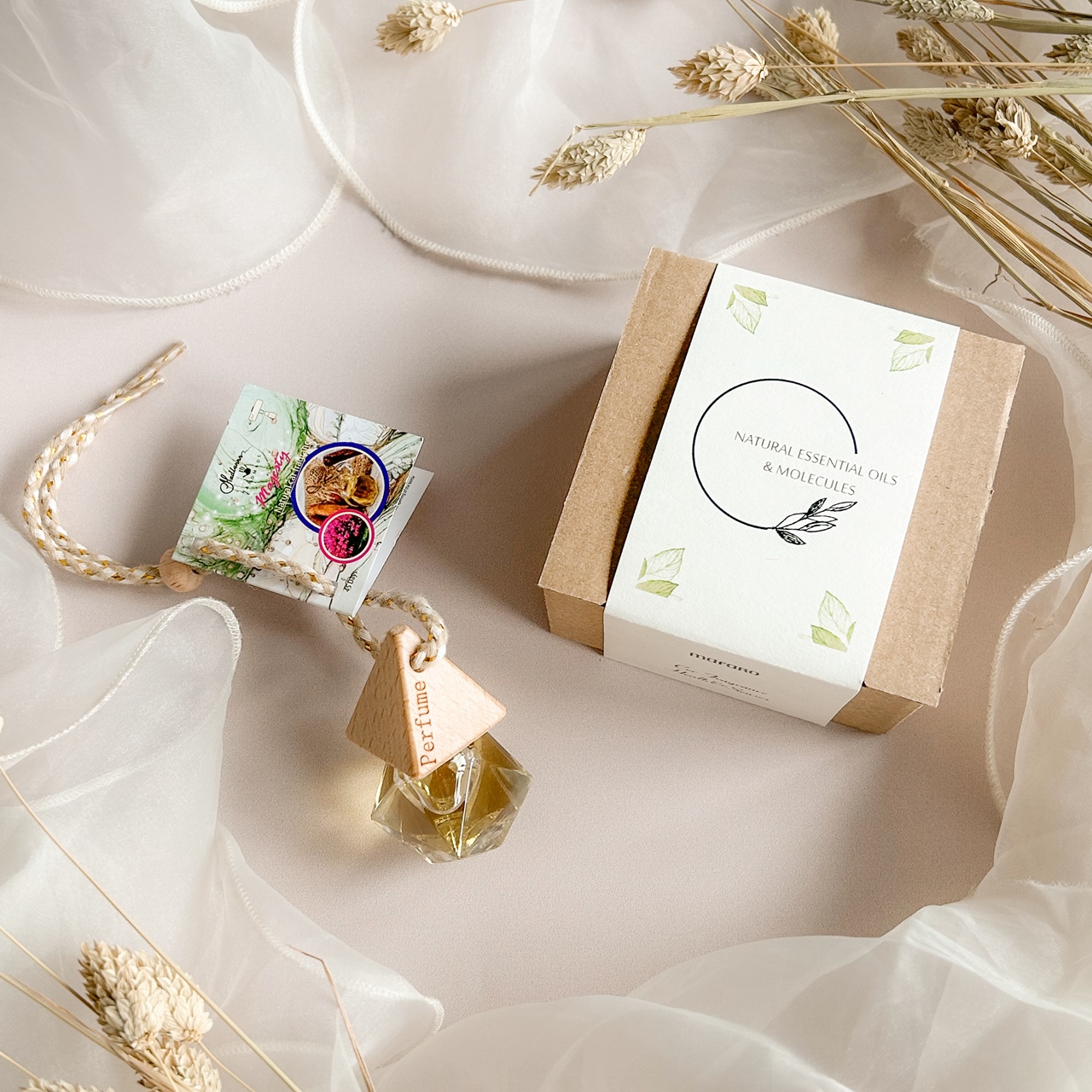 Naturalny zapach drzewa sanda艂owego i bia艂ych kwiat贸w Majesty - obrazek 3